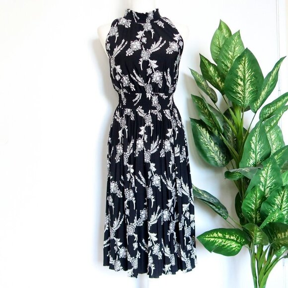 Ann Taylor Black & White Floral Jersey Sleeveless Fit & Flare Midi Dress XXSP - Picture 8 of 8